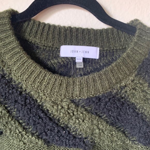 Grandpa style sweater - Picture 4 of 4